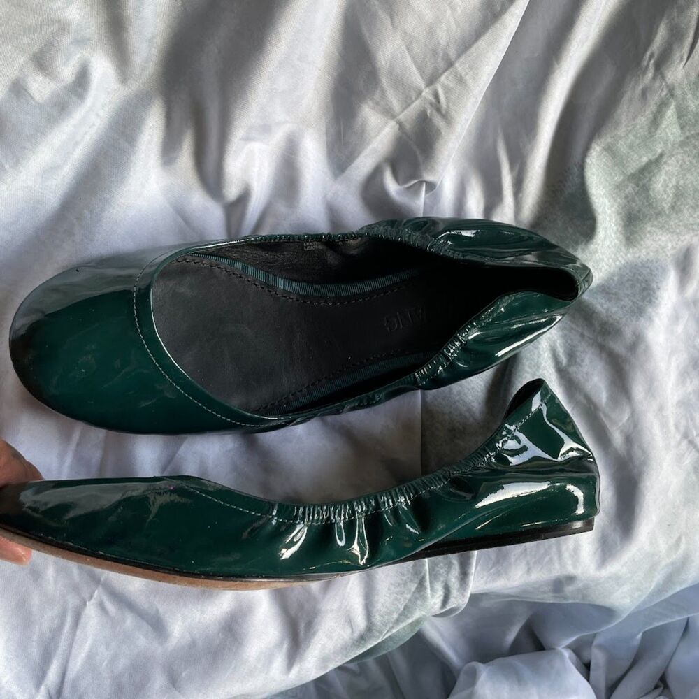 VERA WANG Green Patent Leather BALLET FLATS 9